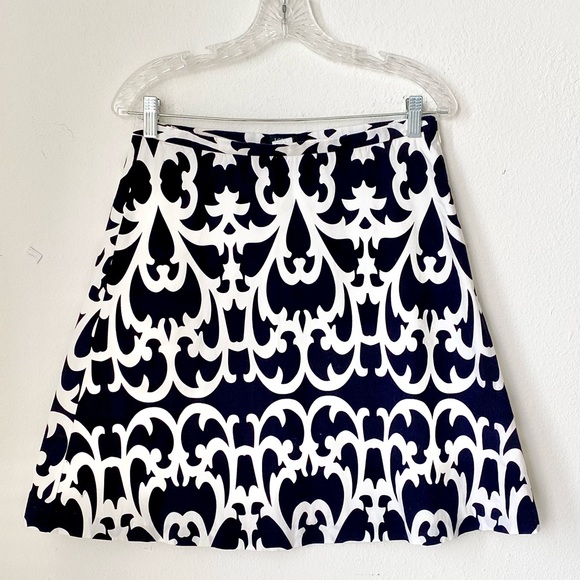 J Crew Graphic Pattern Black and White Mini Skirt - Size 4 - Picture 7 of 8